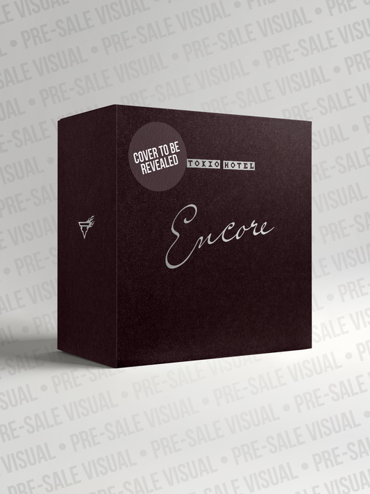 Encore Collector’s Box
Dunkelrote Tokio Hotel „Encore“ Collector’s Box mit minimalistischem Design, silbernem Schriftzug und seitlichem Symbol-Logo. Das finale Cover-Artwork ist noch nicht enthüllt.